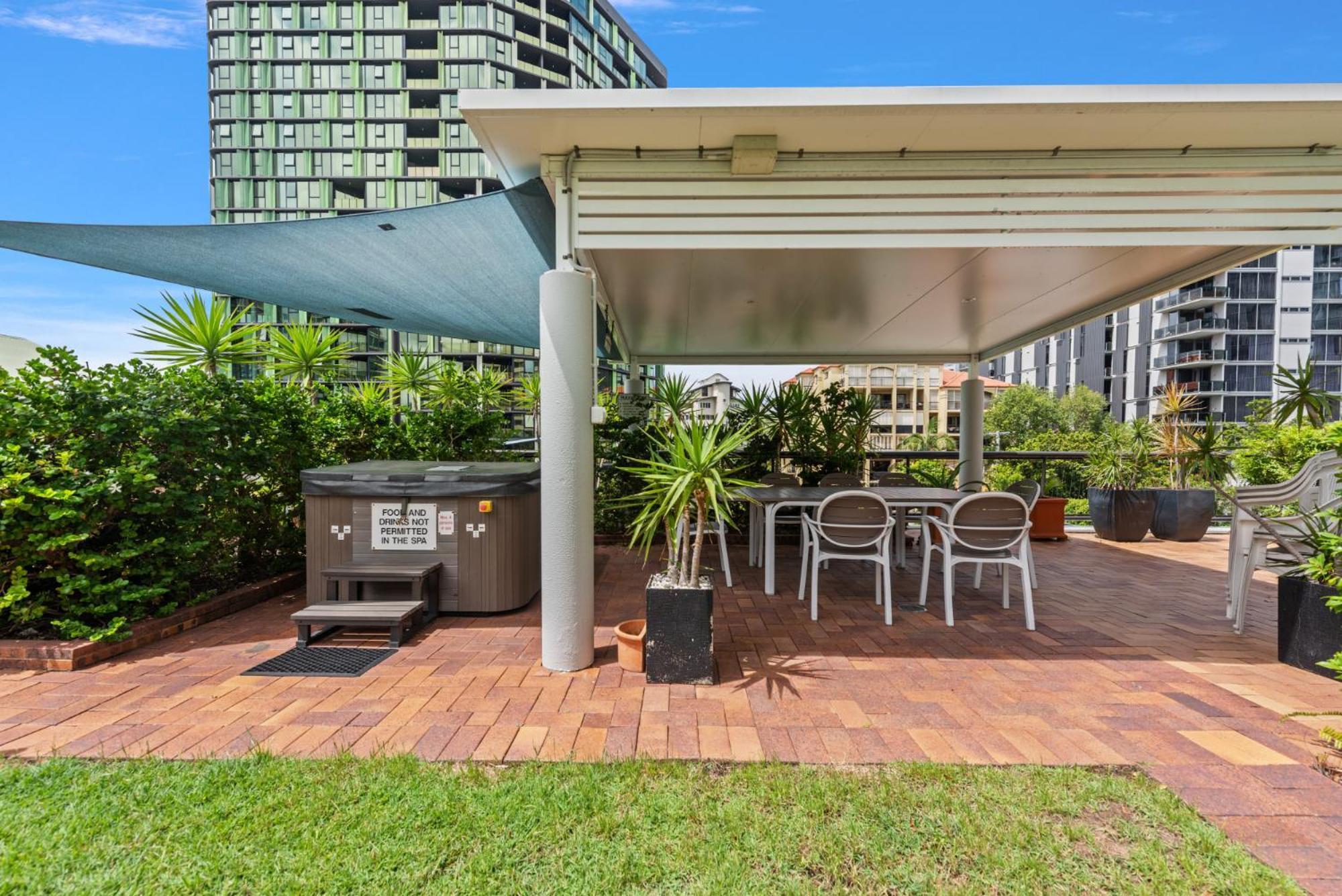 Apartamento Lavish 3-Bed With Wraparound Balcony And Pool Brisbane Exterior foto