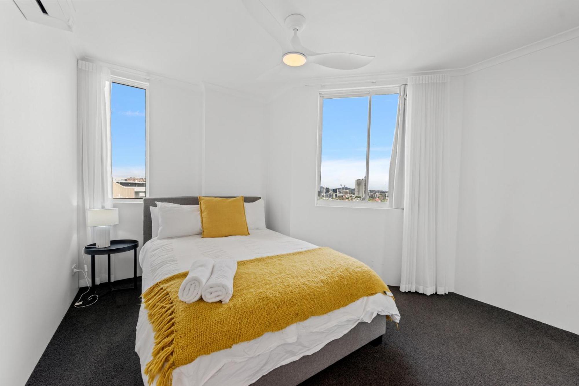 Apartamento Lavish 3-Bed With Wraparound Balcony And Pool Brisbane Exterior foto