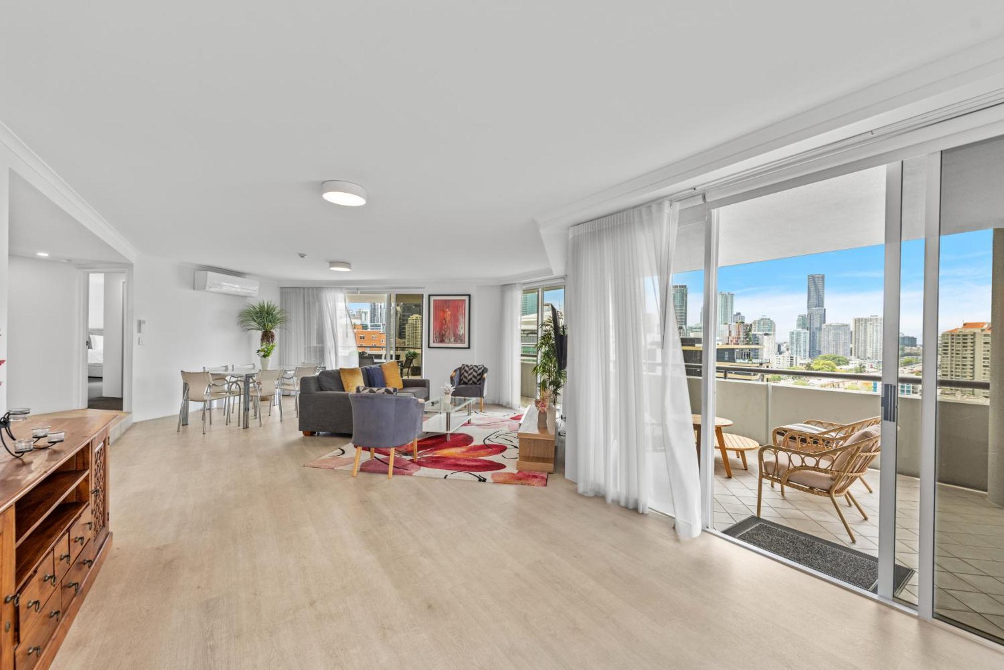 Apartamento Lavish 3-Bed With Wraparound Balcony And Pool Brisbane Exterior foto