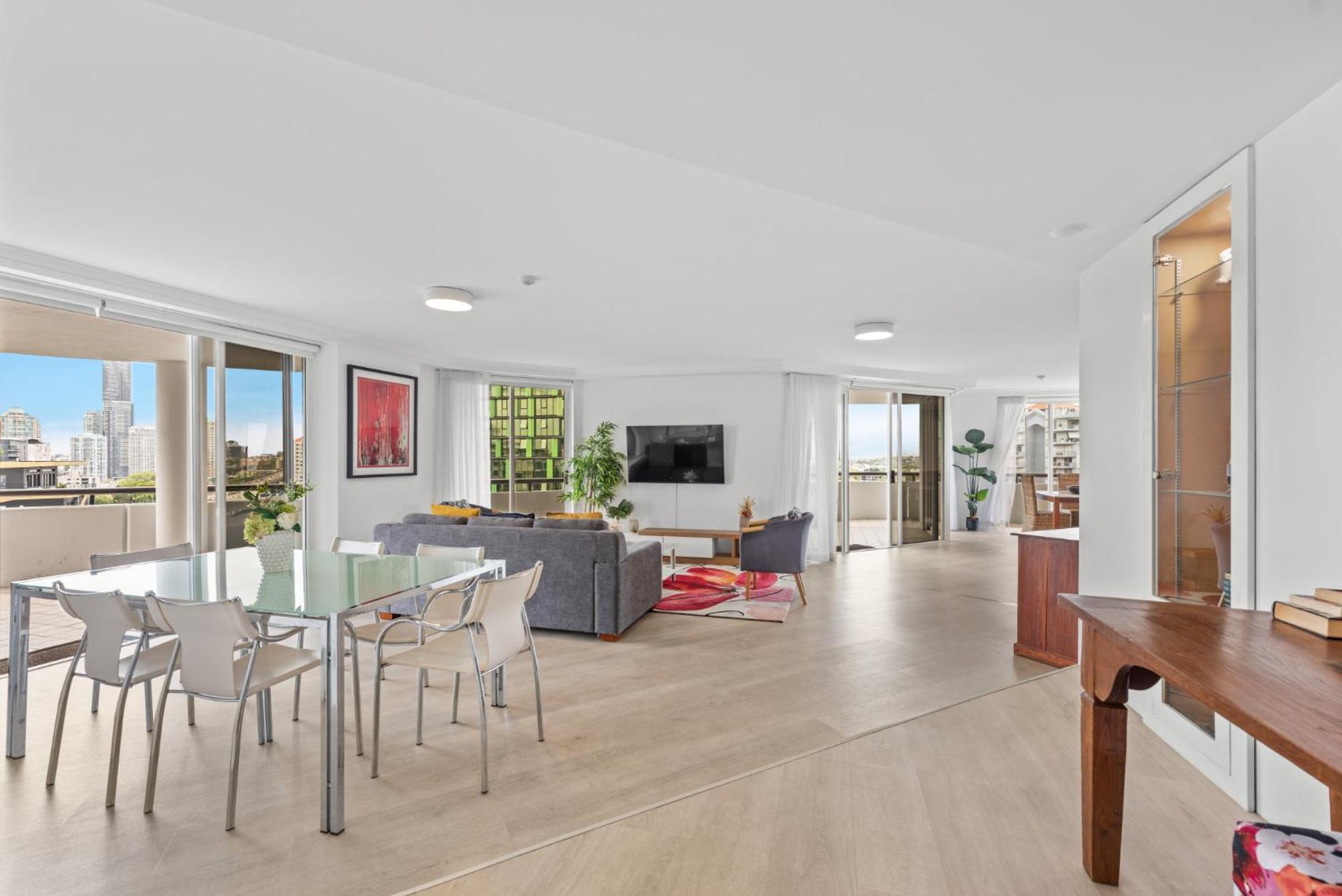 Apartamento Lavish 3-Bed With Wraparound Balcony And Pool Brisbane Exterior foto