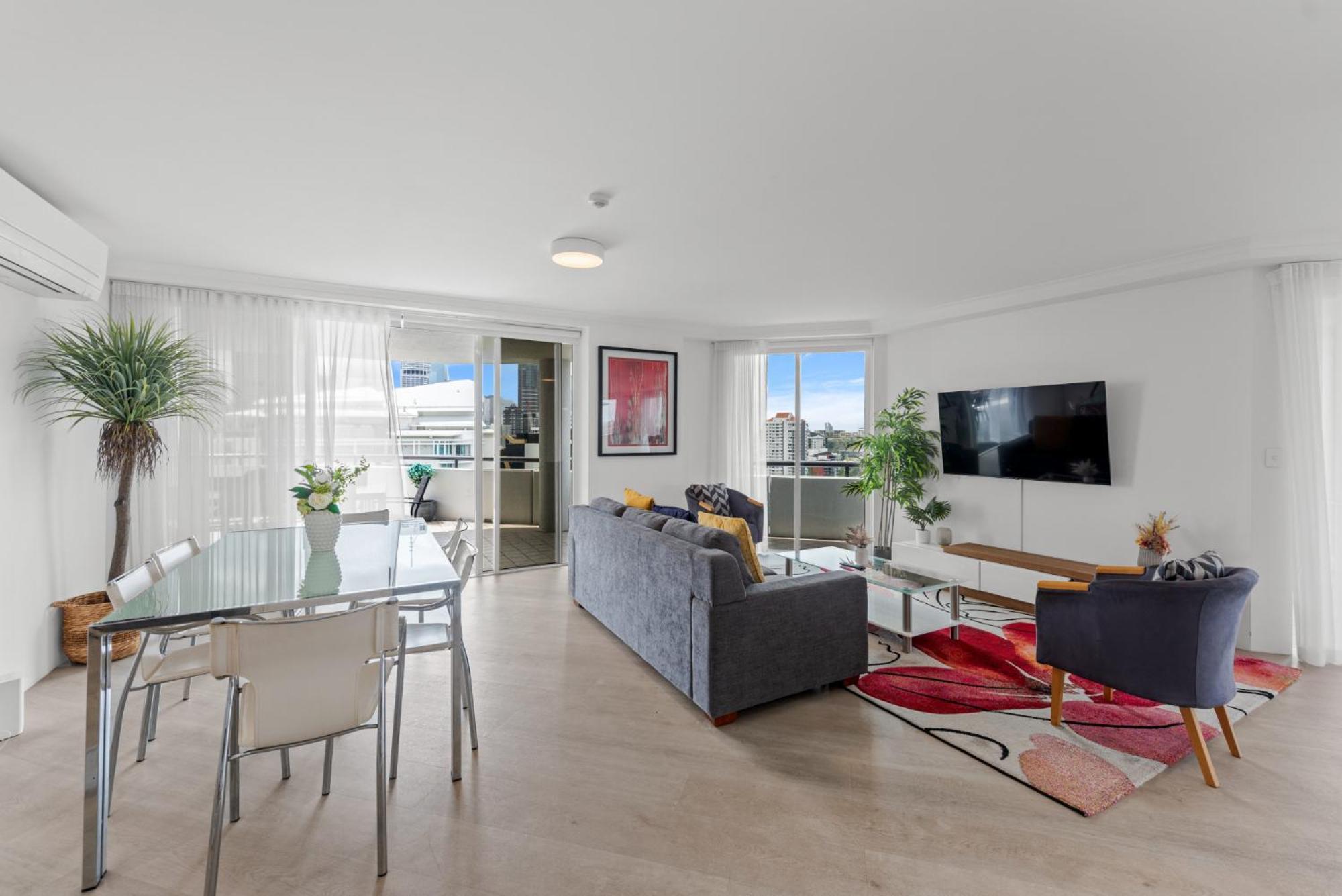 Apartamento Lavish 3-Bed With Wraparound Balcony And Pool Brisbane Exterior foto