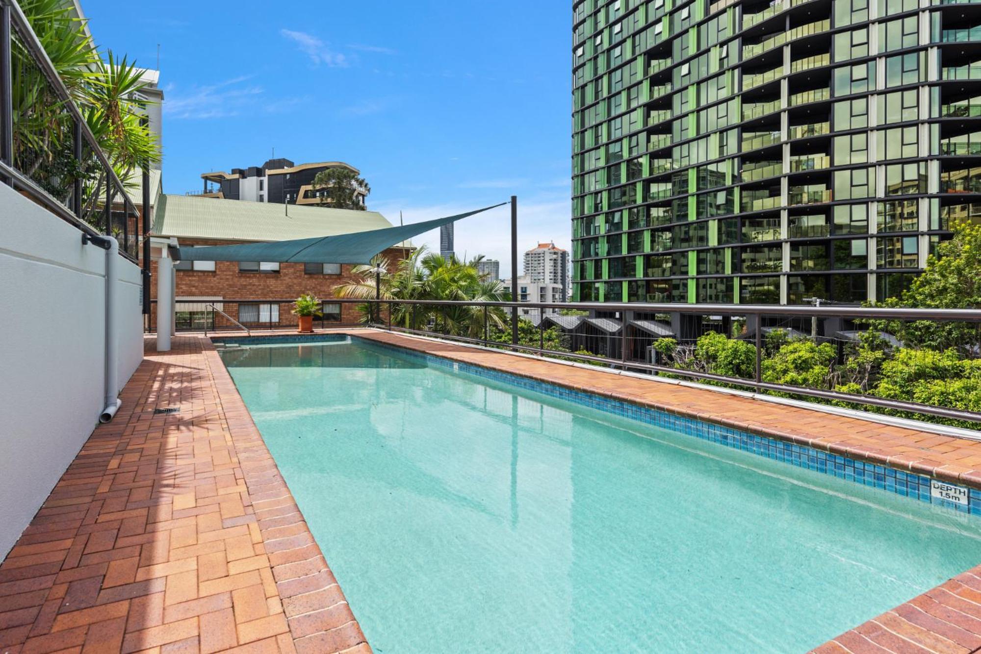 Apartamento Lavish 3-Bed With Wraparound Balcony And Pool Brisbane Exterior foto